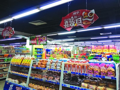 節日消費人氣旺，年貨會上“掃貨”忙——百貨零售迎來新春購物熱潮